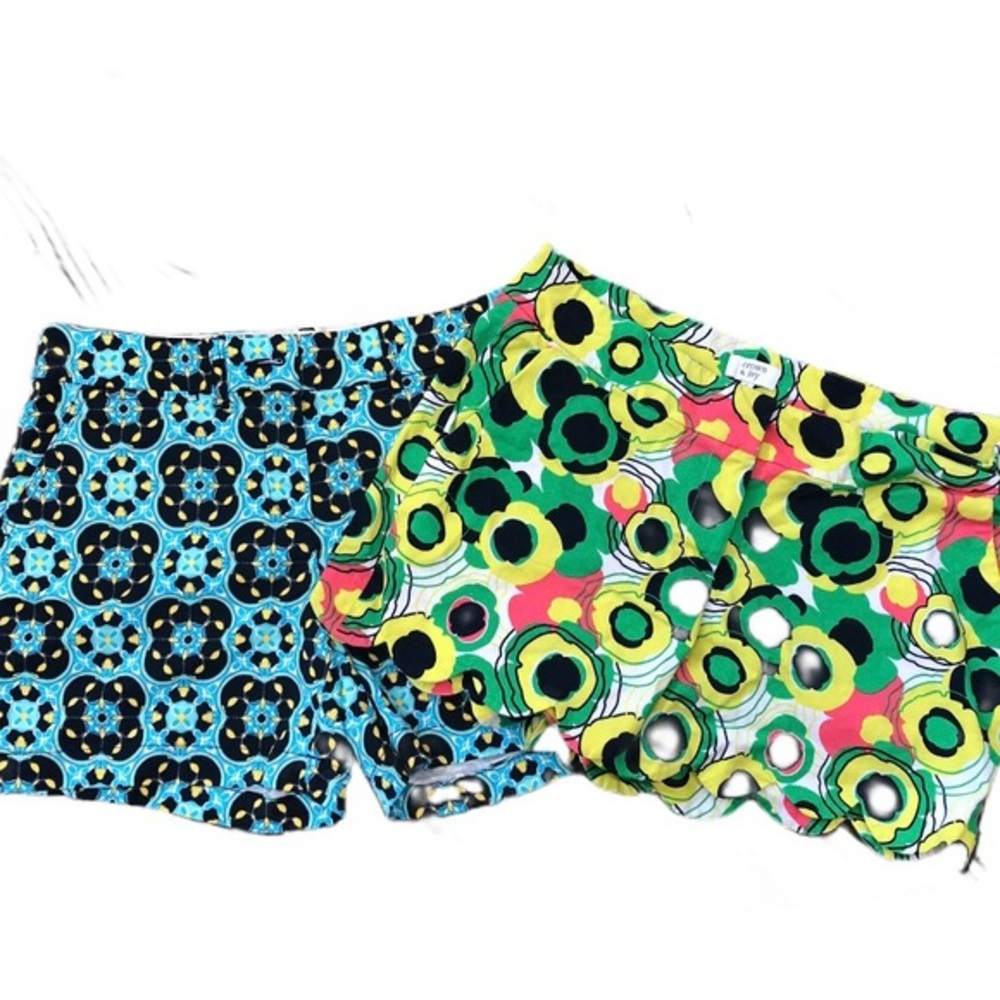 CROWN & IVY LOT OF SHORTS 6 AK90